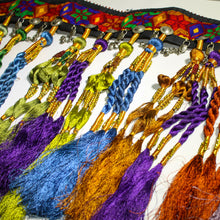 Cargar imagen en el visor de la galería, CINTO FAJILLA KUCHI TEXTIL CON MOTAS COLGANTES