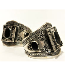 Cargar imagen en el visor de la galería, BRAZALETE KUCHI  ÁGATA NEGRA