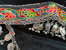 Cargar imagen en el visor de la galería, CINTO FAJILLA KUCHI TEXTIL CON CADENAS COLGANTES