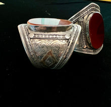Cargar imagen en el visor de la galería, BRAZALETE KUCHI  ÓVALO ÁGATA VINO