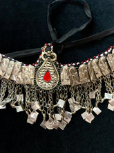 Cargar imagen en el visor de la galería, TOCADO / HEADDRESS TRIBAL KUCHI PECES