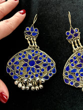 Cargar imagen en el visor de la galería, ARETES ARTESANALES INSPO KUCHI AZULES