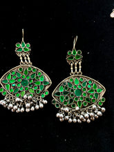 Cargar imagen en el visor de la galería, ARETES ARTESANALES INSPO KUCHI VERDES