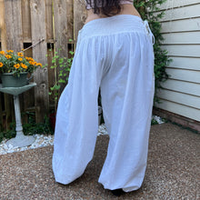 Cargar imagen en el visor de la galería, PANTALONES BOMBACHOS ALGODÓN  BLANCO