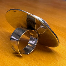 Cargar imagen en el visor de la galería, ANILLO KUCHI PIEDRA JADE BLANCA